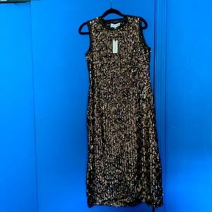 Beautiful, sheer-sequin dress, small slits on both sides, no stretch.